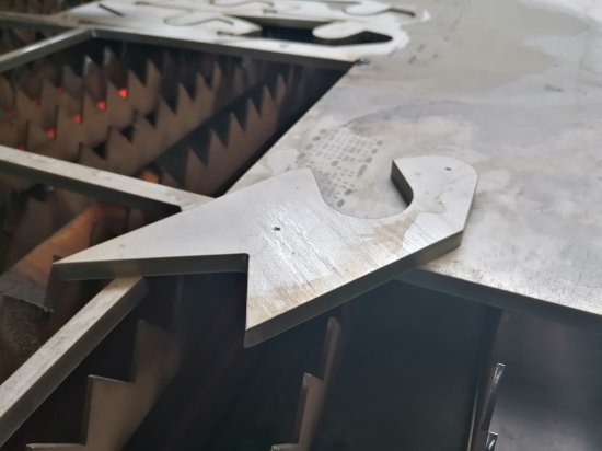 CNC-Plasmaschnitt aus Raptor-Edelstahl